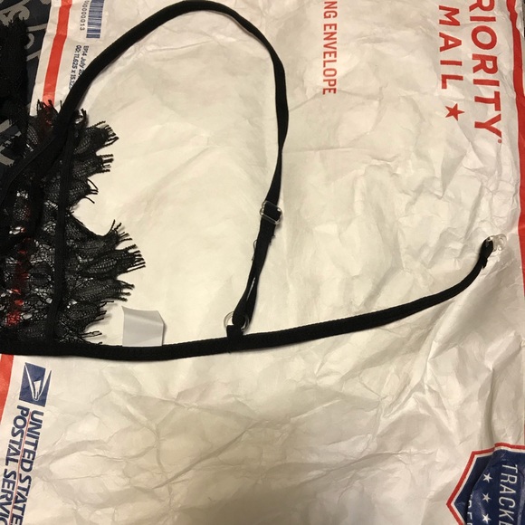 Lingerie - Picture 2 of 6